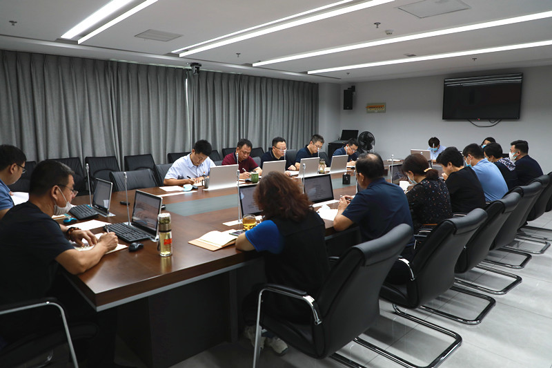 山东出版实业公司党委理论学习中心组召开专题扩大会议